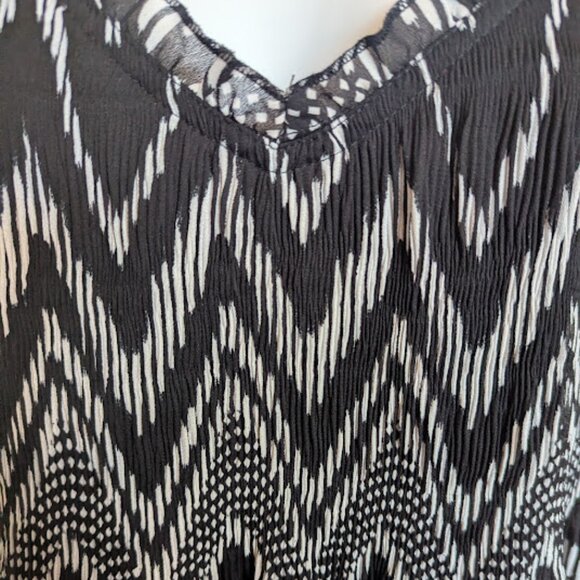 Black and White Short Sleeve Dress Size XL - Picture 5 of 6